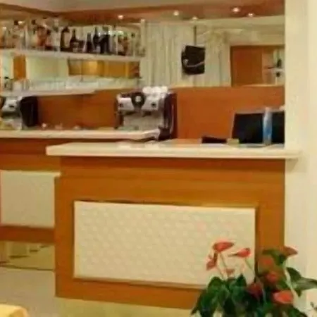 Gf 酒店 切萨诺博斯科内