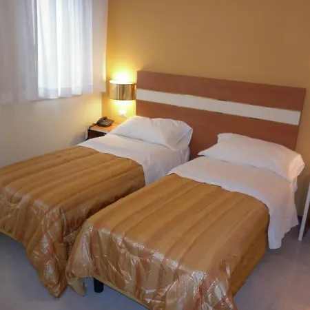 Hotel Gf 2*