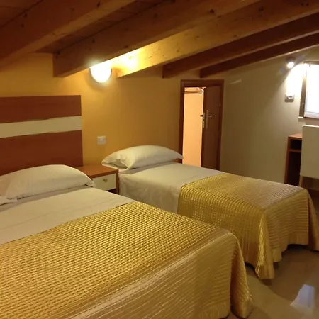 Hotel Gf 2*